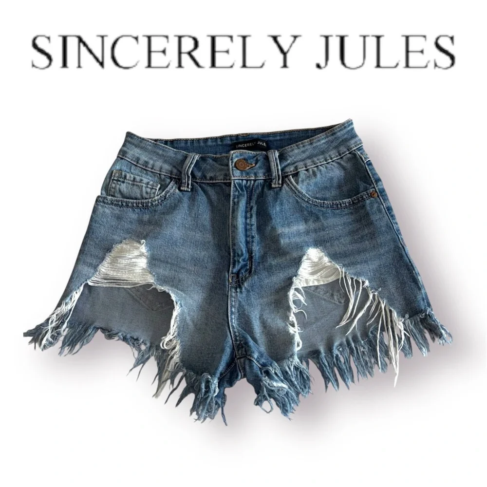 🛍️SALE🛍️ Sincerely Jules Women's Cut-Off Raw Hem Distressed Denim Shorts - Picture 2 of 8